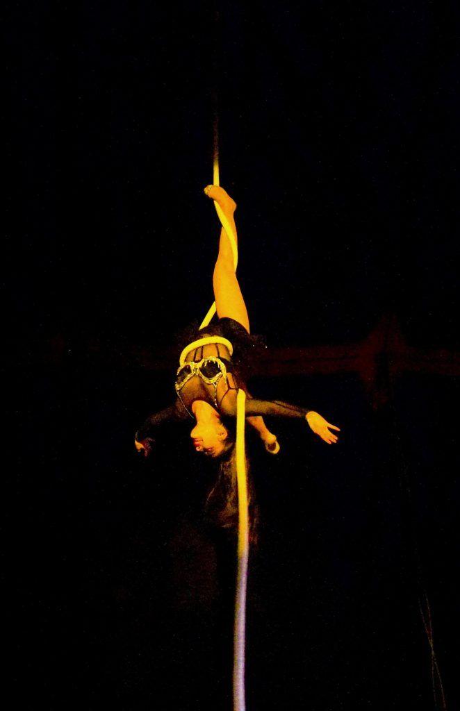 Circo minero acrobata.jpg